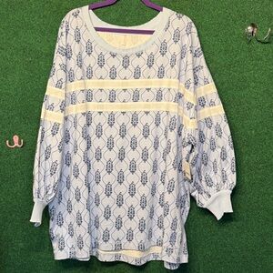 538 Free People Patterned Blue and White Women's Top